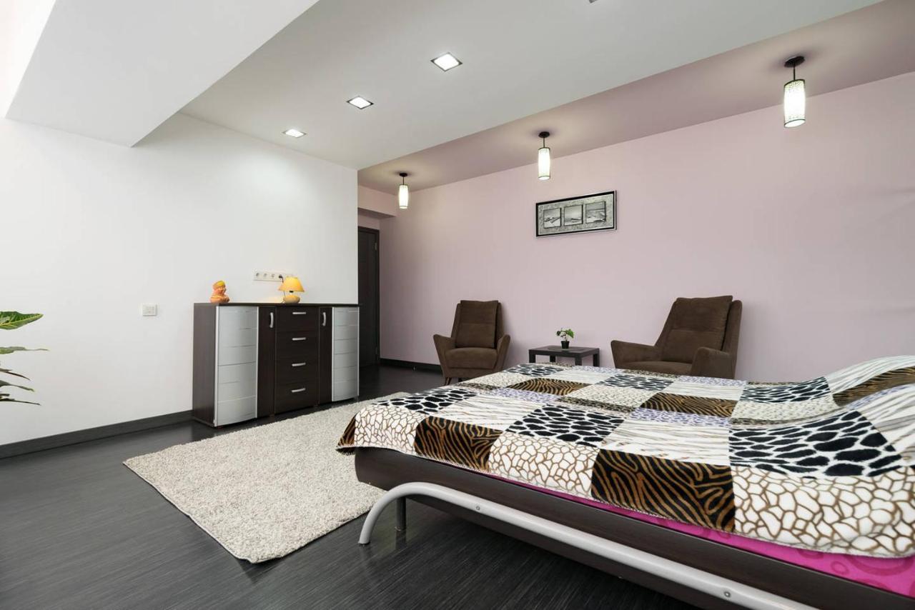 Nadezhda On Nauryzbai Batyr 37 Near The Arbat * Алматы